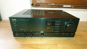 Akai AM-32