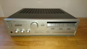 Akai AM-A70 silber