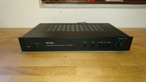 Rotel RA-820BX2