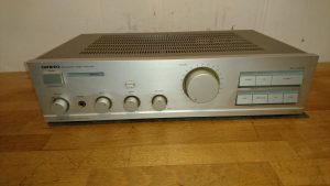 Onkyo A-8420 silber