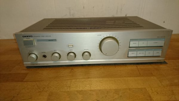 Onkyo A-8420 silber