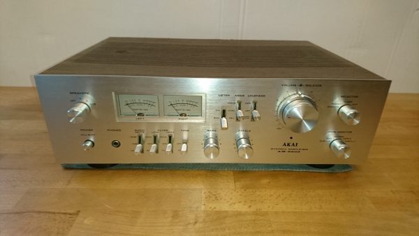 Akai AM-2600 silber
