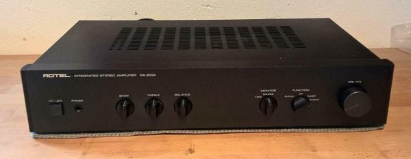 Rotel RA-810A