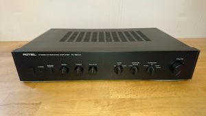Rotel RA-820AX