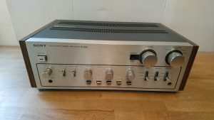 Sony TA-3650 mit Holzapplikationen