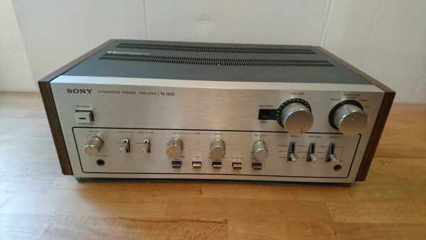 Sony TA-3650 mit Holzapplikationen
