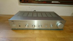 Yamaha AX-300 silber