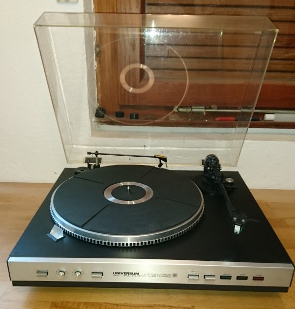 Universum F 2002