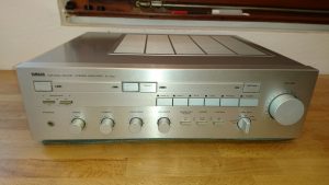 Yamaha A-700 silber