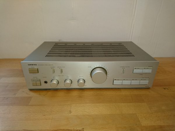 Onkyo A-8230 silber