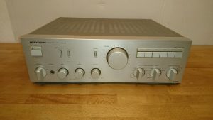 Onkyo A-8250 silber
