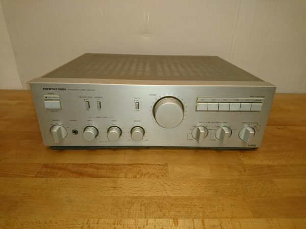 Onkyo A-8250 silber