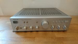 Onkyo A-8015 silber