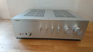 Yamaha A-S300 silber