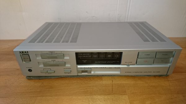 Akai AM-A201 silber