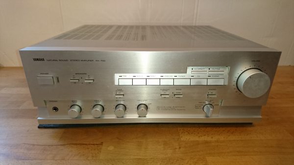 Yamaha AX-700 silber