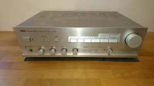 Yamaha AX-500 silber