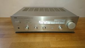 Yamaha AX-400 silber