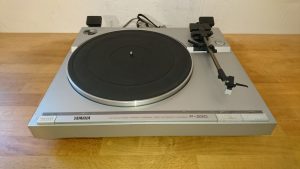 Yamaha P-220 silber