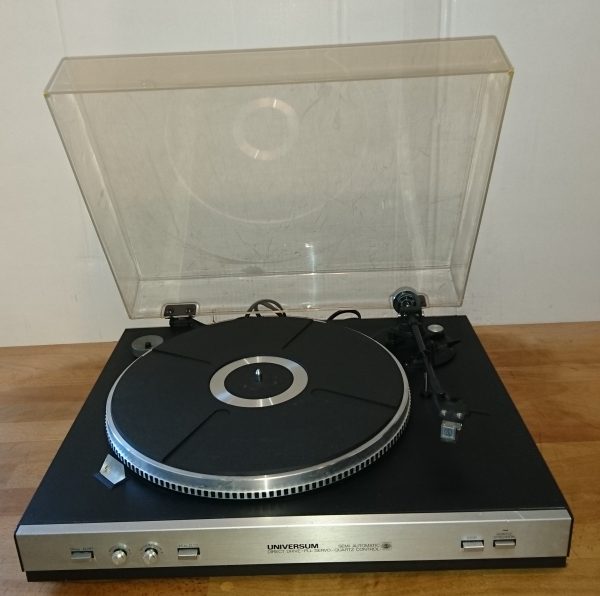 Universum F 2001
