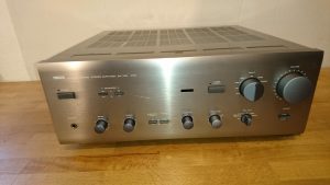 Yamaha AX-750 silber