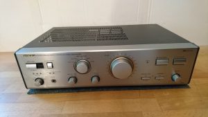 Onkyo A-8830 silber