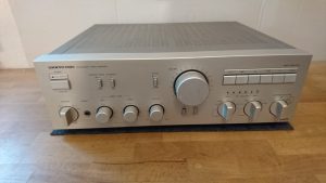 Onkyo A-8270 silber