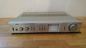 Akai AM-U01 silber