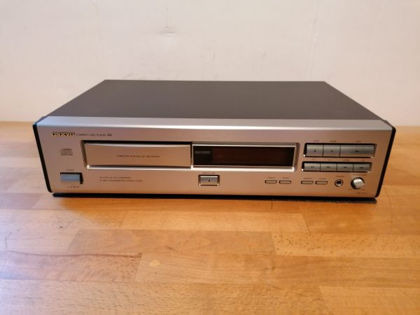 Onkyo DX-7011 silber
