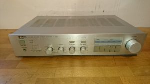 Yamaha A-400 silber