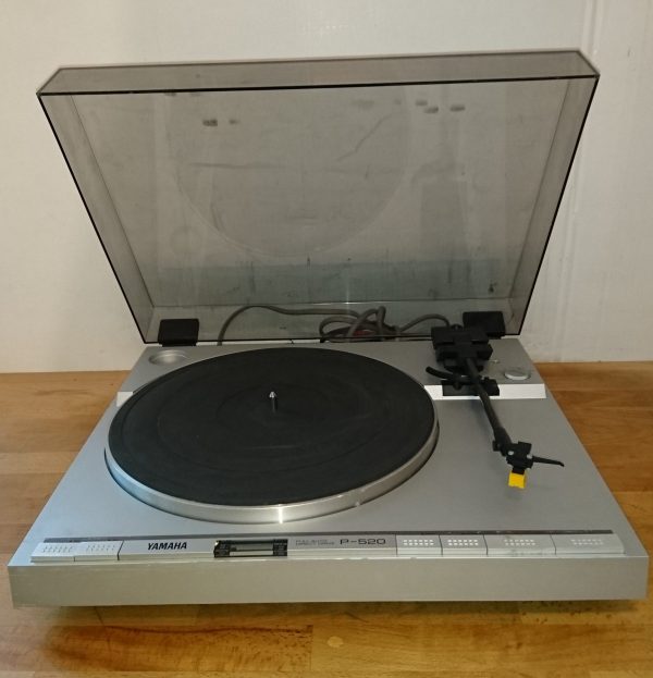 Yamaha P-520 silber