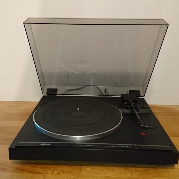 Yamaha P-220
