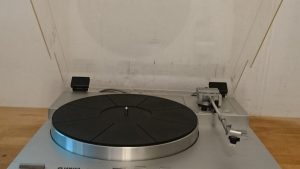 Yamaha P-550 silber