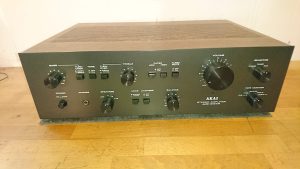 Akai AM-2400 Holz Optik