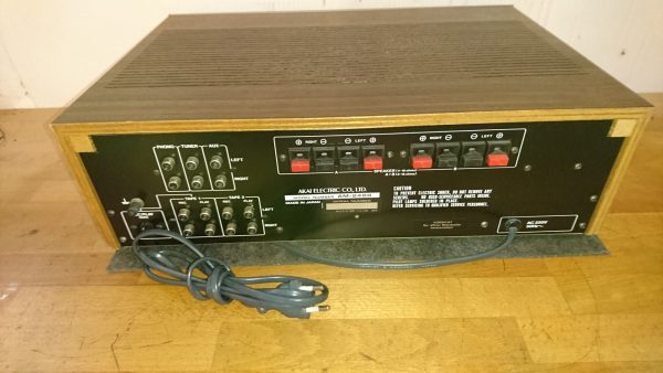 Akai AM-2400 Holz Optik – Bild 3