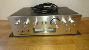 Akai AM-2350 silber