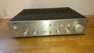 Yamaha A-550 silber