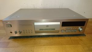 Sony CDP-XB930 silber