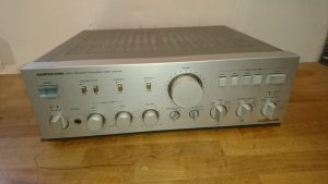 Onkyo A-8300 silber