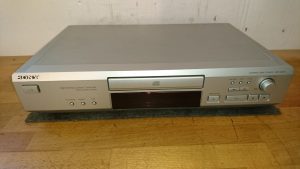 Sony CDP-XE220 silber