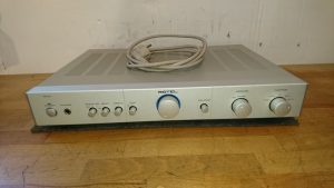 Rotel RA-01 silber