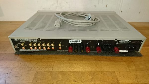 Rotel RA-01 silber – Bild 3