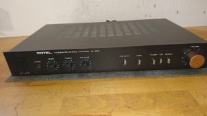 Rotel RA-820