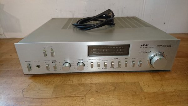 Akai AM-U55 silber