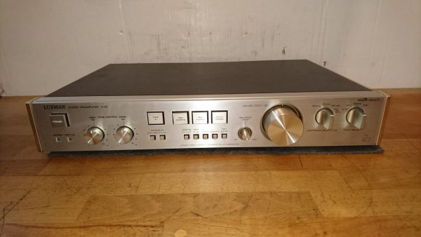 Luxman C-02