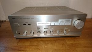 Yamaha AX-900 silber